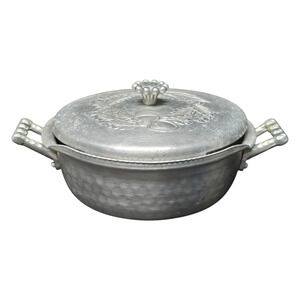 Vintage Everlast Forged Hammered Aluminum Metal Floral Round 7.5" Casserole Dish